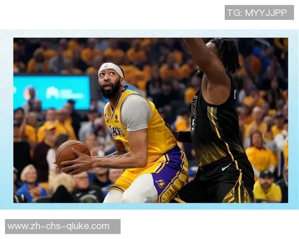 戴维斯领衔湖人对决热火球队争夺季后赛席位的精彩对抗